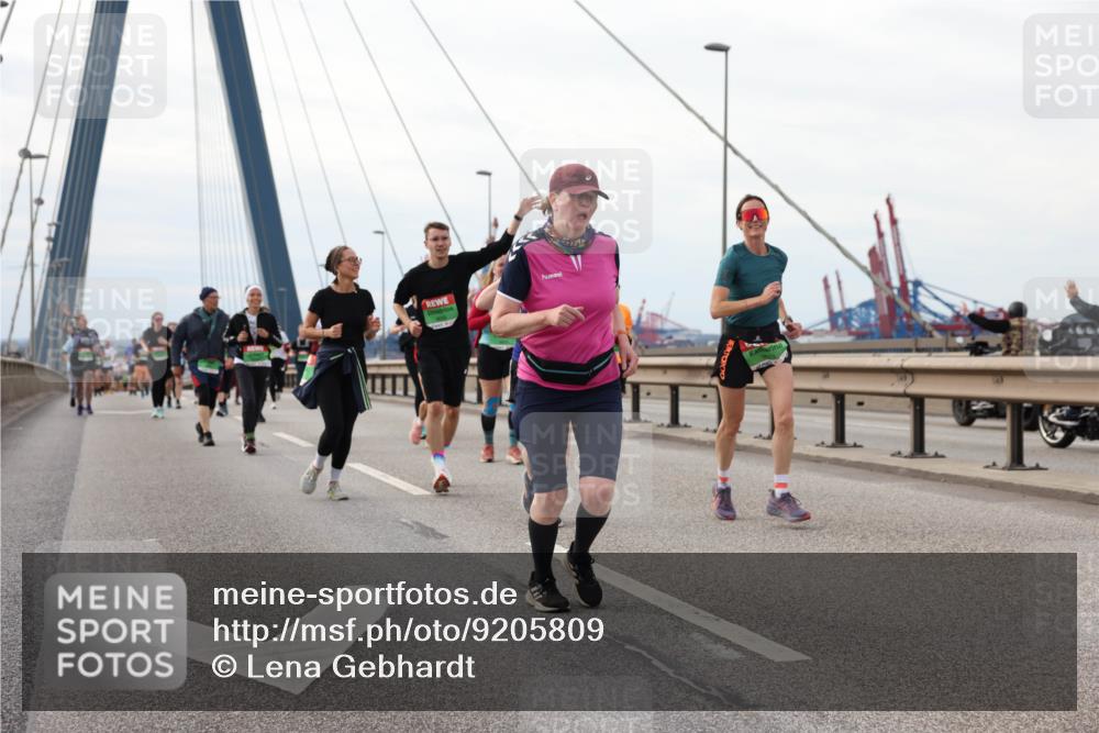 03.10.2025 - Köhlbrandbrückenlauf Lena Gebhardt http://msf.ph/oto/9205809 03.10.2025 16:02:41 Position 2  meine-sportfotos.de