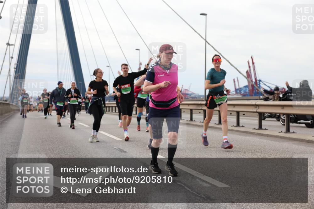 03.10.2025 - Köhlbrandbrückenlauf Lena Gebhardt http://msf.ph/oto/9205810 03.10.2025 16:02:41 Position 2  meine-sportfotos.de