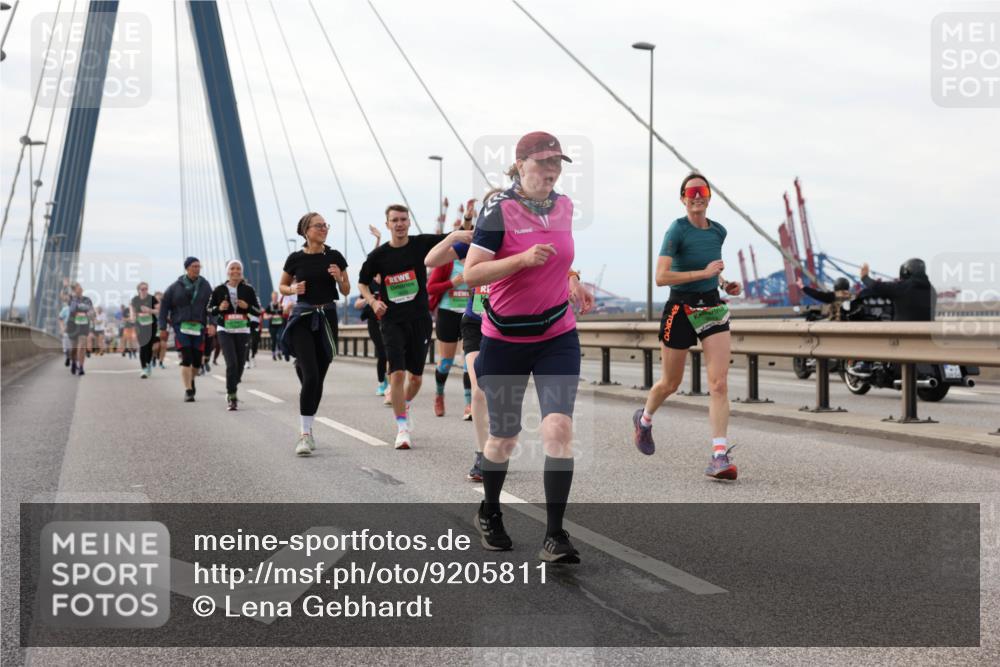 03.10.2025 - Köhlbrandbrückenlauf Lena Gebhardt http://msf.ph/oto/9205811 03.10.2025 16:02:41 Position 2  meine-sportfotos.de