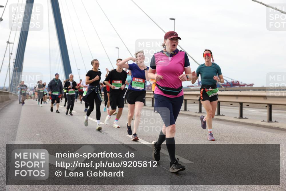 03.10.2025 - Köhlbrandbrückenlauf Lena Gebhardt http://msf.ph/oto/9205812 03.10.2025 16:02:42 Position 2 9514 meine-sportfotos.de