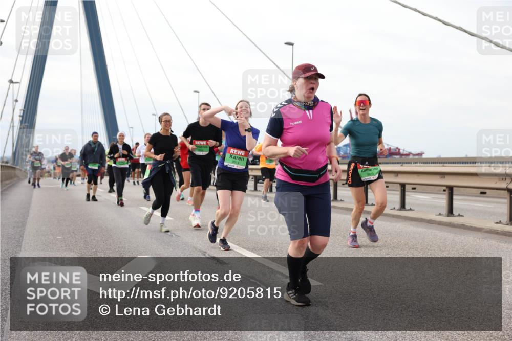 03.10.2025 - Köhlbrandbrückenlauf Lena Gebhardt http://msf.ph/oto/9205815 03.10.2025 16:02:42 Position 2 9514, 9513 meine-sportfotos.de