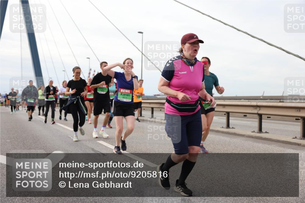 03.10.2025 - Köhlbrandbrückenlauf Lena Gebhardt http://msf.ph/oto/9205816 03.10.2025 16:02:42 Position 2 9514, 73 meine-sportfotos.de