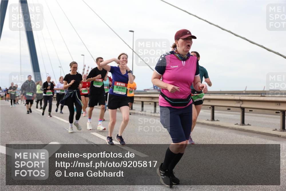 03.10.2025 - Köhlbrandbrückenlauf Lena Gebhardt http://msf.ph/oto/9205817 03.10.2025 16:02:42 Position 2 9514 meine-sportfotos.de
