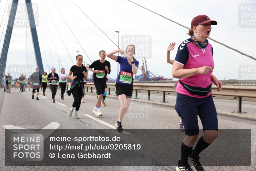 03.10.2025 - Köhlbrandbrückenlauf Lena Gebhardt http://msf.ph/oto/9205819 03.10.2025 16:02:43 Position 2 9514 meine-sportfotos.de