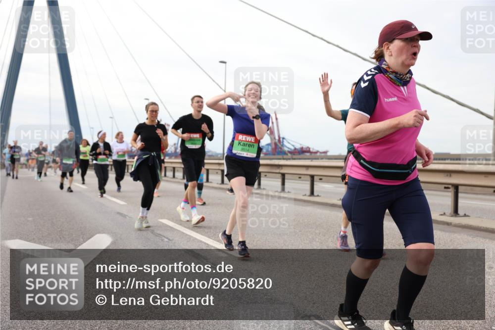03.10.2025 - Köhlbrandbrückenlauf Lena Gebhardt http://msf.ph/oto/9205820 03.10.2025 16:02:43 Position 2 9514 meine-sportfotos.de