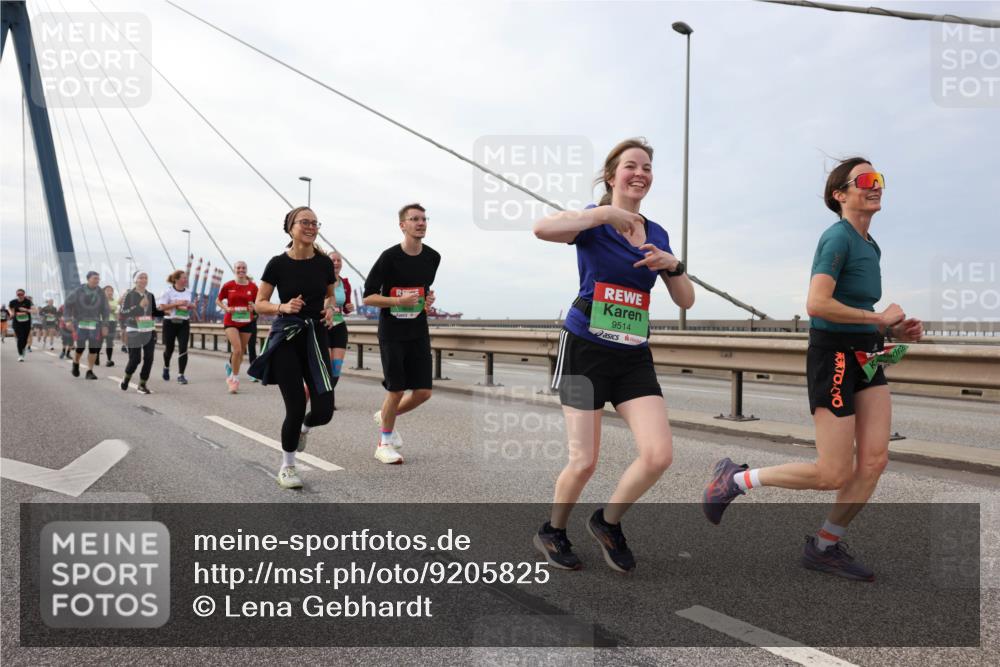 03.10.2025 - Köhlbrandbrückenlauf Lena Gebhardt http://msf.ph/oto/9205825 03.10.2025 16:02:44 Position 2 9514 meine-sportfotos.de