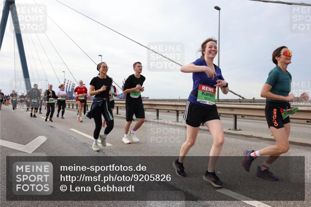 03.10.2025 - Köhlbrandbrückenlauf Lena Gebhardt http://msf.ph/oto/9205826 03.10.2025 16:02:44 Position 2 9514 meine-sportfotos.de