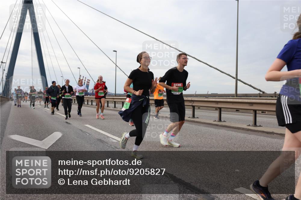 03.10.2025 - Köhlbrandbrückenlauf Lena Gebhardt http://msf.ph/oto/9205827 03.10.2025 16:02:44 Position 2  meine-sportfotos.de