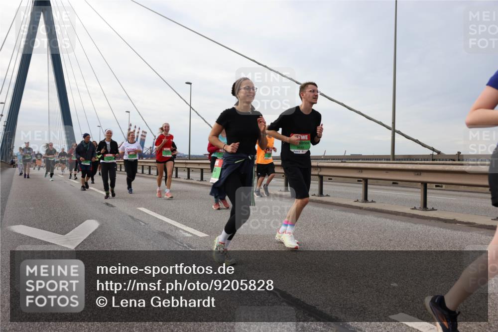 03.10.2025 - Köhlbrandbrückenlauf Lena Gebhardt http://msf.ph/oto/9205828 03.10.2025 16:02:44 Position 2 9648 meine-sportfotos.de