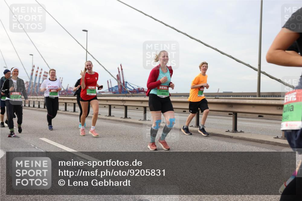 03.10.2025 - Köhlbrandbrückenlauf Lena Gebhardt http://msf.ph/oto/9205831 03.10.2025 16:02:45 Position 2 8837, 646 meine-sportfotos.de