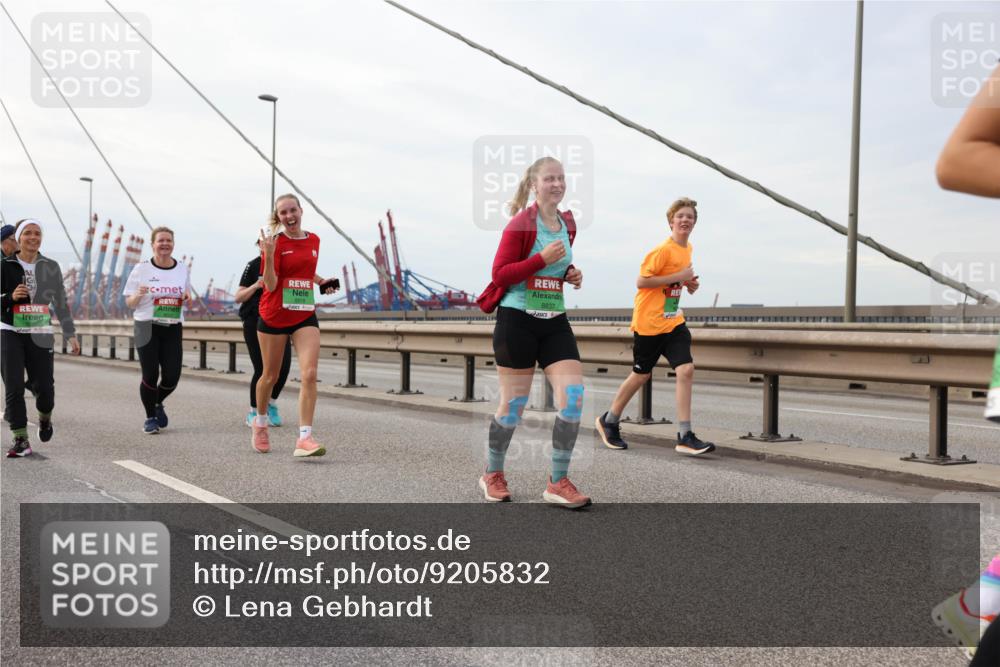 03.10.2025 - Köhlbrandbrückenlauf Lena Gebhardt http://msf.ph/oto/9205832 03.10.2025 16:02:45 Position 2 8837 meine-sportfotos.de