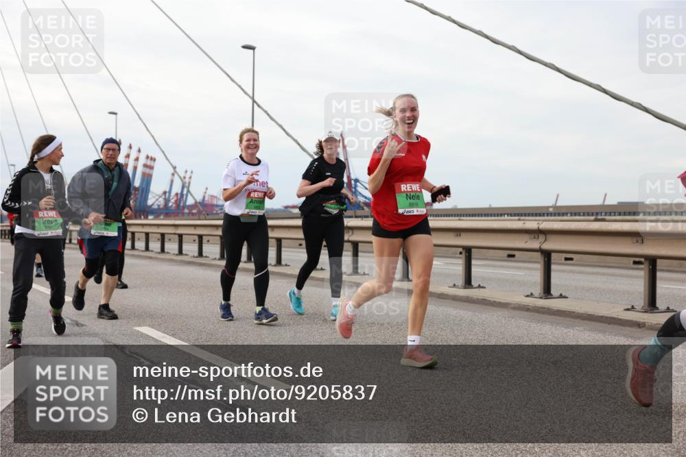 03.10.2025 - Köhlbrandbrückenlauf Lena Gebhardt http://msf.ph/oto/9205837 03.10.2025 16:02:46 Position 2 8767, 8918 meine-sportfotos.de