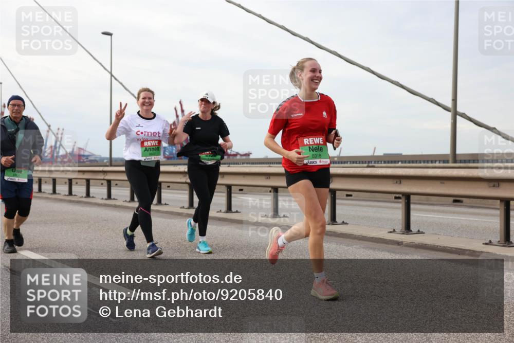 03.10.2025 - Köhlbrandbrückenlauf Lena Gebhardt http://msf.ph/oto/9205840 03.10.2025 16:02:46 Position 2 8768, 8602, 8918, 1111 meine-sportfotos.de