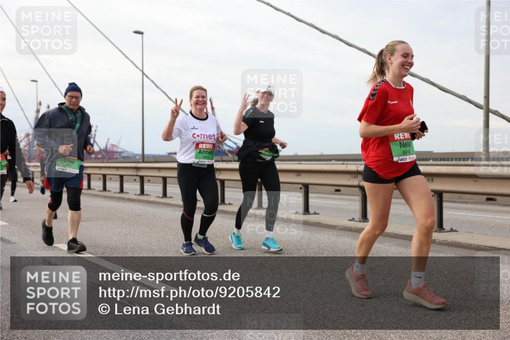 03.10.2025 - Köhlbrandbrückenlauf Lena Gebhardt http://msf.ph/oto/9205842 03.10.2025 16:02:47 Position 2 8768, 8918 meine-sportfotos.de