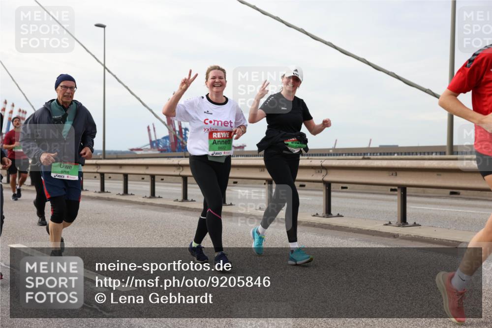 03.10.2025 - Köhlbrandbrückenlauf Lena Gebhardt http://msf.ph/oto/9205846 03.10.2025 16:02:47 Position 2 8768, 8602 meine-sportfotos.de