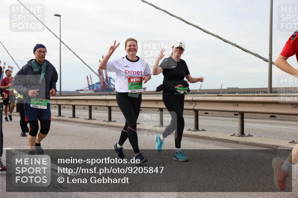 03.10.2025 - Köhlbrandbrückenlauf Lena Gebhardt http://msf.ph/oto/9205847 03.10.2025 16:02:47 Position 2 8768, 8602 meine-sportfotos.de