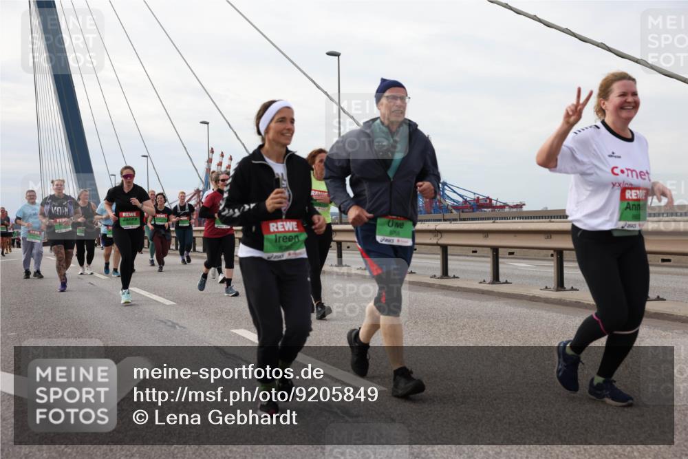 03.10.2025 - Köhlbrandbrückenlauf Lena Gebhardt http://msf.ph/oto/9205849 03.10.2025 16:02:48 Position 2 8768 meine-sportfotos.de