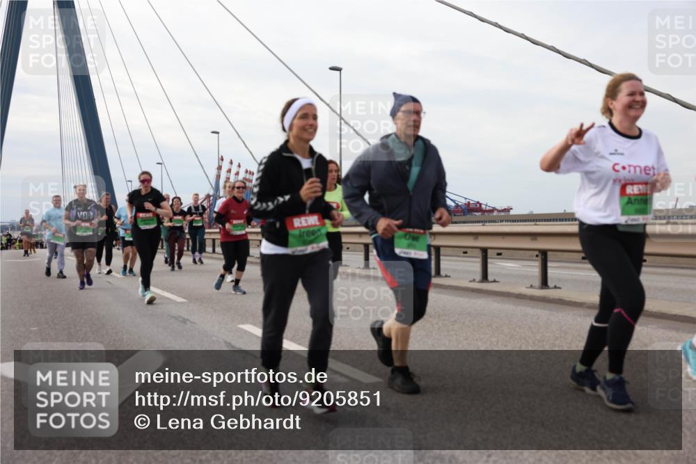 03.10.2025 - Köhlbrandbrückenlauf Lena Gebhardt http://msf.ph/oto/9205851 03.10.2025 16:02:48 Position 2  meine-sportfotos.de