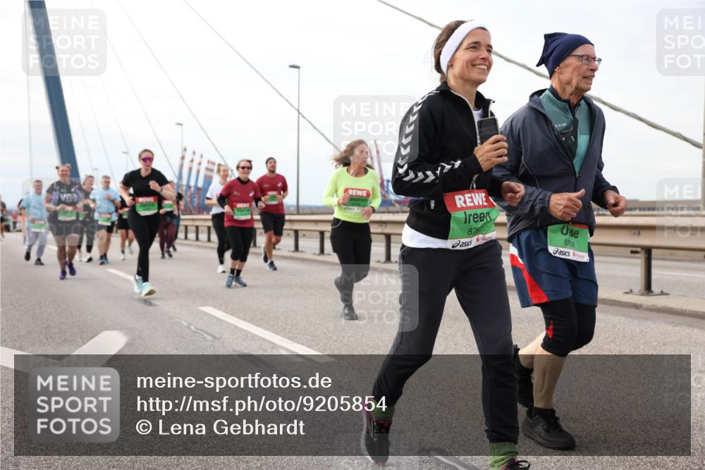 03.10.2025 - Köhlbrandbrückenlauf Lena Gebhardt http://msf.ph/oto/9205854 03.10.2025 16:02:49 Position 2 8767, 8768 meine-sportfotos.de