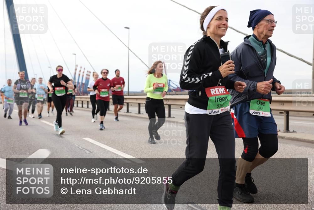 03.10.2025 - Köhlbrandbrückenlauf Lena Gebhardt http://msf.ph/oto/9205855 03.10.2025 16:02:49 Position 2 8767, 8768 meine-sportfotos.de