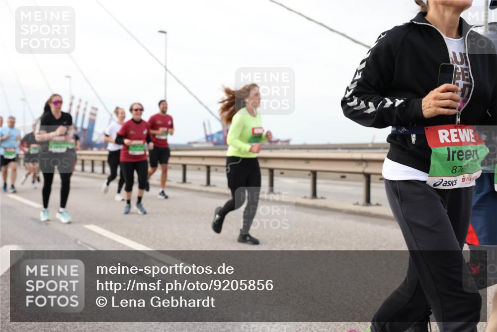 03.10.2025 - Köhlbrandbrückenlauf Lena Gebhardt http://msf.ph/oto/9205856 03.10.2025 16:02:49 Position 2 8767 meine-sportfotos.de