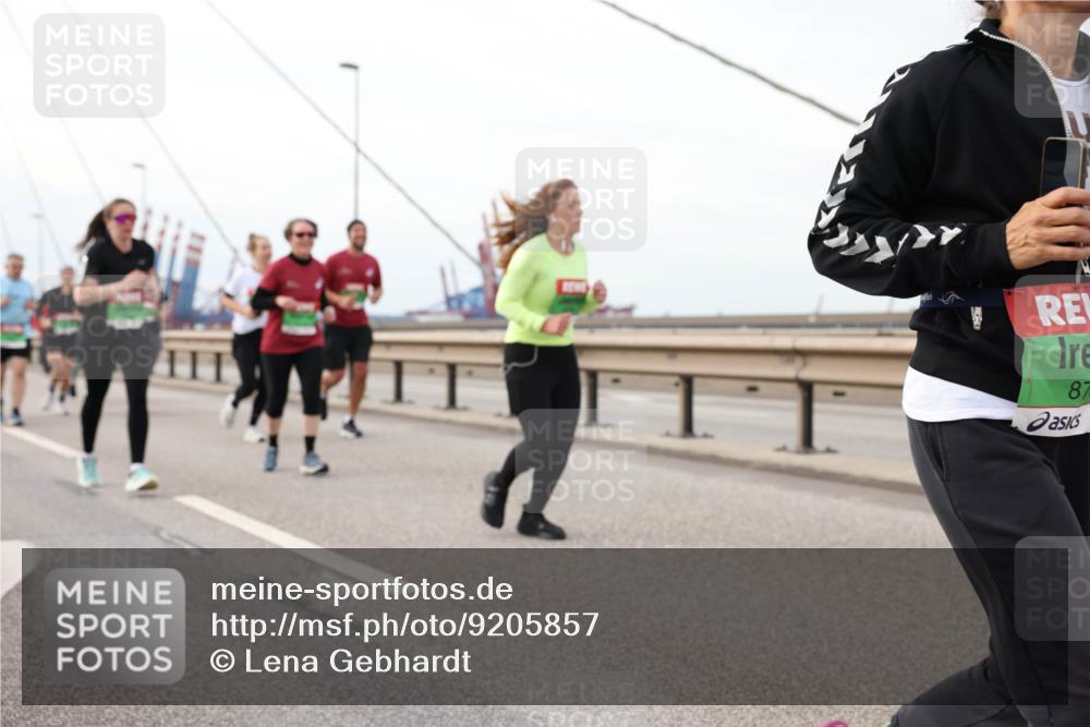 03.10.2025 - Köhlbrandbrückenlauf Lena Gebhardt http://msf.ph/oto/9205857 03.10.2025 16:02:49 Position 2 87 meine-sportfotos.de