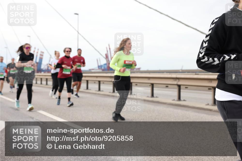 03.10.2025 - Köhlbrandbrückenlauf Lena Gebhardt http://msf.ph/oto/9205858 03.10.2025 16:02:49 Position 2  meine-sportfotos.de