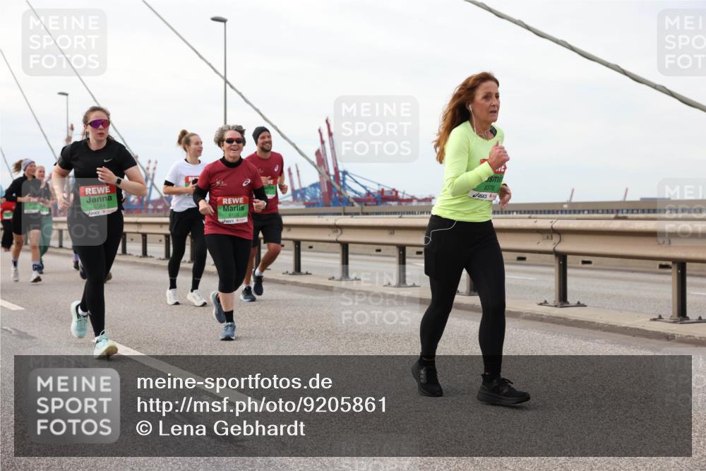 03.10.2025 - Köhlbrandbrückenlauf Lena Gebhardt http://msf.ph/oto/9205861 03.10.2025 16:02:49 Position 2 8564, 8108, 8376 meine-sportfotos.de