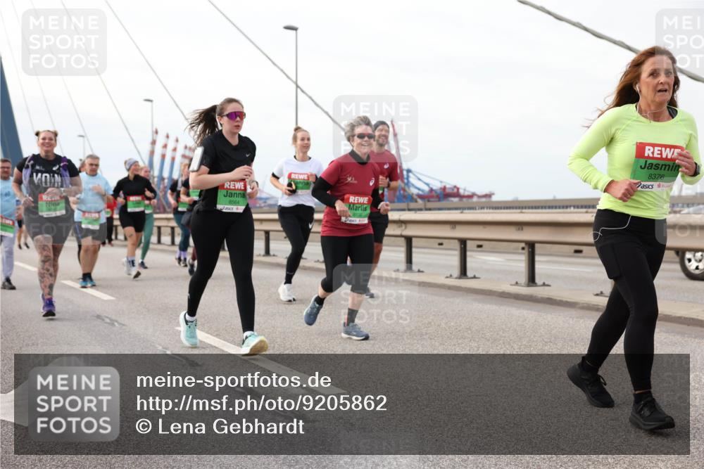 03.10.2025 - Köhlbrandbrückenlauf Lena Gebhardt http://msf.ph/oto/9205862 03.10.2025 16:02:50 Position 2 8564, 8108, 8376 meine-sportfotos.de