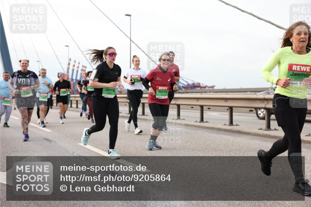 03.10.2025 - Köhlbrandbrückenlauf Lena Gebhardt http://msf.ph/oto/9205864 03.10.2025 16:02:50 Position 2 8564, 8108, 8376 meine-sportfotos.de
