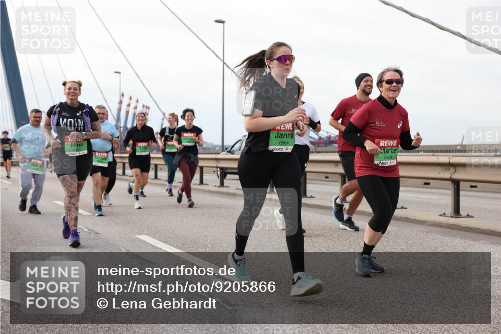 03.10.2025 - Köhlbrandbrückenlauf Lena Gebhardt http://msf.ph/oto/9205866 03.10.2025 16:02:51 Position 2 8053, 8564, 8108 meine-sportfotos.de