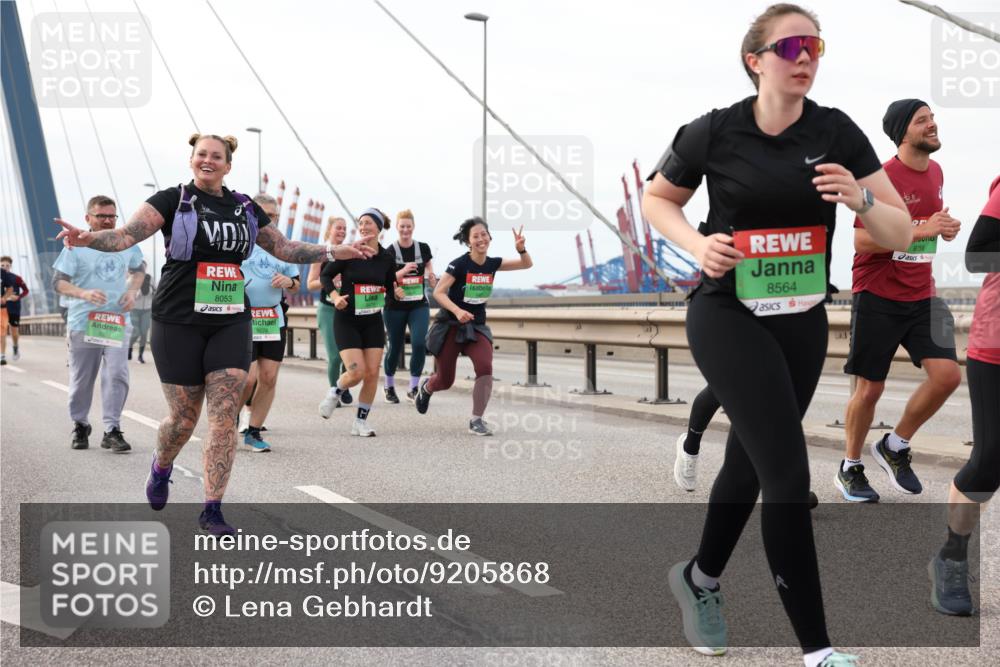 03.10.2025 - Köhlbrandbrückenlauf Lena Gebhardt http://msf.ph/oto/9205868 03.10.2025 16:02:51 Position 2 8053, 9278, 8564 meine-sportfotos.de
