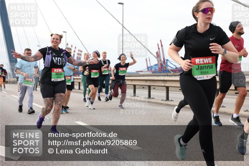 03.10.2025 - Köhlbrandbrückenlauf Lena Gebhardt http://msf.ph/oto/9205869 03.10.2025 16:02:51 Position 2 9276, 8053, 8564 meine-sportfotos.de