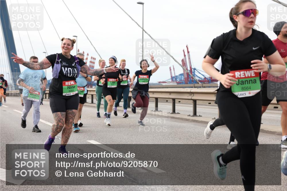 03.10.2025 - Köhlbrandbrückenlauf Lena Gebhardt http://msf.ph/oto/9205870 03.10.2025 16:02:51 Position 2 8481, 9276, 8053, 8564 meine-sportfotos.de