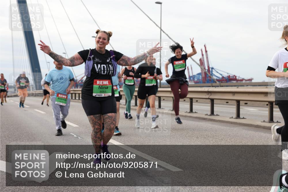 03.10.2025 - Köhlbrandbrückenlauf Lena Gebhardt http://msf.ph/oto/9205871 03.10.2025 16:02:51 Position 2 9276, 111, 8053 meine-sportfotos.de