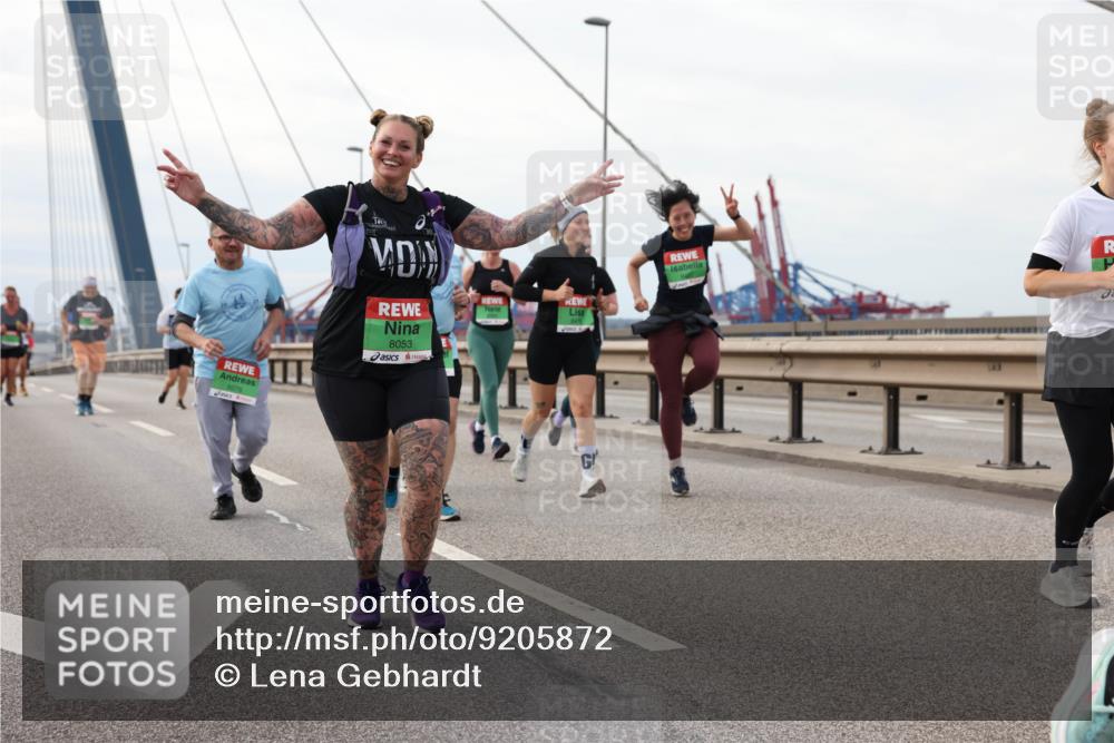 03.10.2025 - Köhlbrandbrückenlauf Lena Gebhardt http://msf.ph/oto/9205872 03.10.2025 16:02:52 Position 2 9276, 445, 8053 meine-sportfotos.de