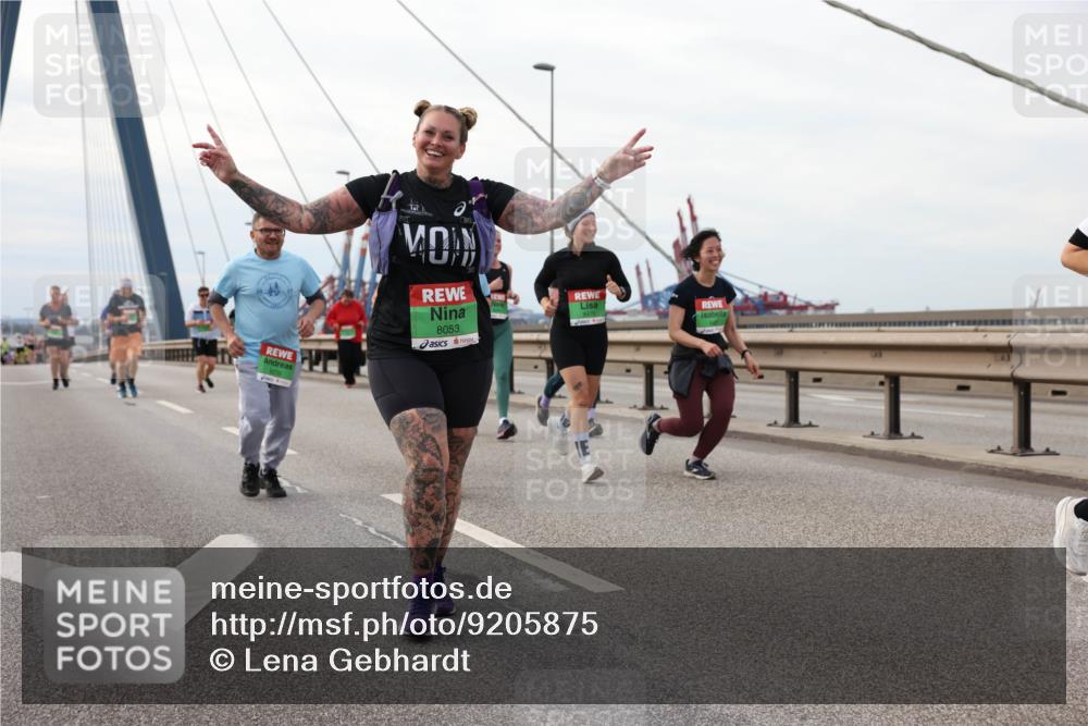 03.10.2025 - Köhlbrandbrückenlauf Lena Gebhardt http://msf.ph/oto/9205875 03.10.2025 16:02:52 Position 2 8053 meine-sportfotos.de
