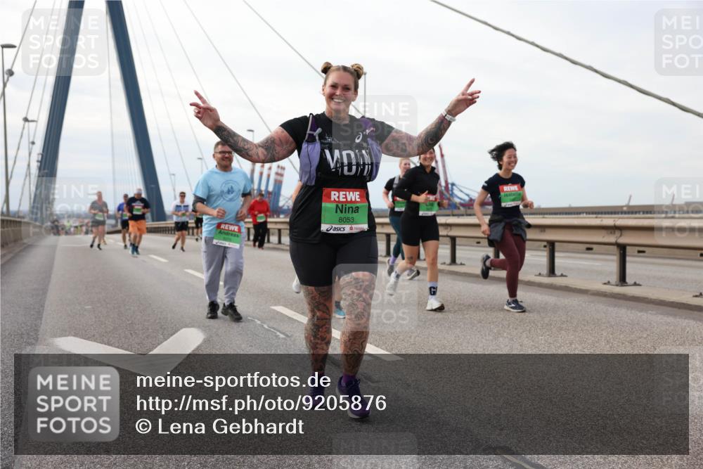 03.10.2025 - Köhlbrandbrückenlauf Lena Gebhardt http://msf.ph/oto/9205876 03.10.2025 16:02:52 Position 2 8053 meine-sportfotos.de