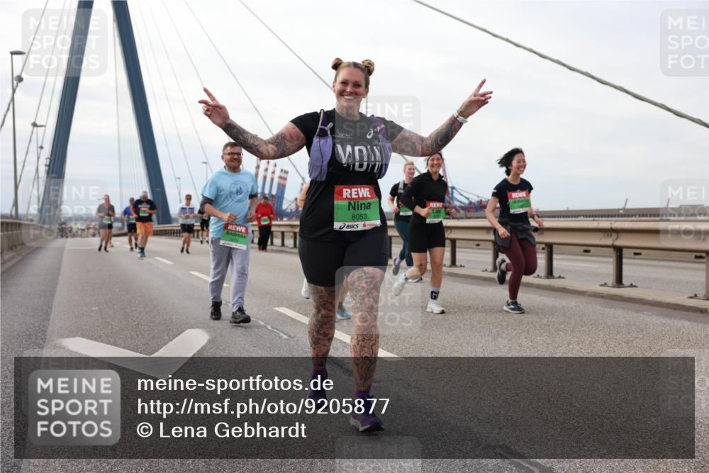 03.10.2025 - Köhlbrandbrückenlauf Lena Gebhardt http://msf.ph/oto/9205877 03.10.2025 16:02:52 Position 2 8053 meine-sportfotos.de
