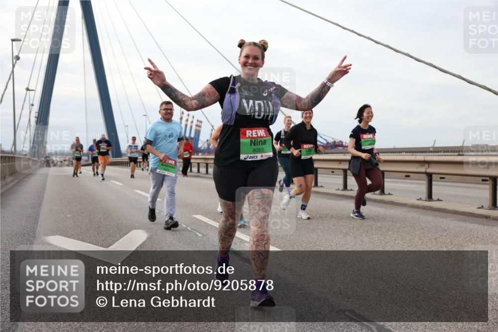 03.10.2025 - Köhlbrandbrückenlauf Lena Gebhardt http://msf.ph/oto/9205878 03.10.2025 16:02:52 Position 2 8053 meine-sportfotos.de