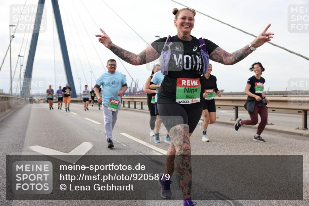 03.10.2025 - Köhlbrandbrückenlauf Lena Gebhardt http://msf.ph/oto/9205879 03.10.2025 16:02:53 Position 2 8053 meine-sportfotos.de