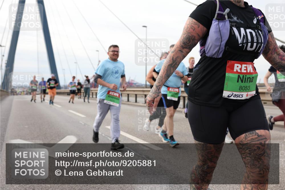 03.10.2025 - Köhlbrandbrückenlauf Lena Gebhardt http://msf.ph/oto/9205881 03.10.2025 16:02:53 Position 2 8053 meine-sportfotos.de
