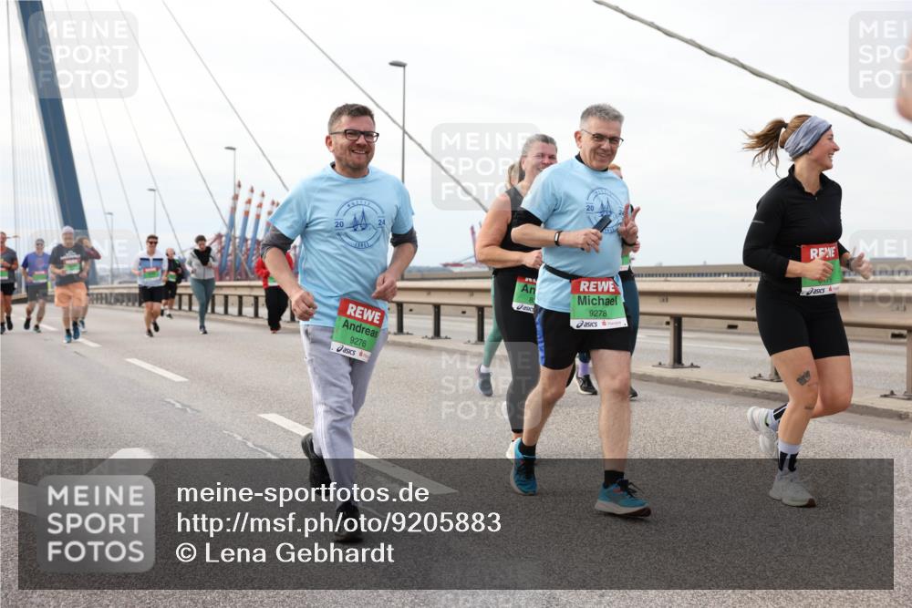 03.10.2025 - Köhlbrandbrückenlauf Lena Gebhardt http://msf.ph/oto/9205883 03.10.2025 16:02:53 Position 2 20, 24, 9276, 9278 meine-sportfotos.de