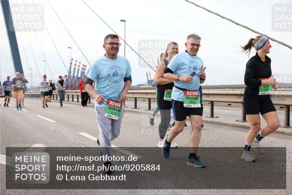 03.10.2025 - Köhlbrandbrückenlauf Lena Gebhardt http://msf.ph/oto/9205884 03.10.2025 16:02:53 Position 2 24, 20, 9276, 9278, 8479 meine-sportfotos.de