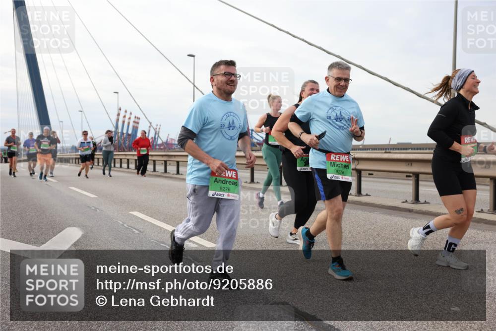 03.10.2025 - Köhlbrandbrückenlauf Lena Gebhardt http://msf.ph/oto/9205886 03.10.2025 16:02:54 Position 2 20, 24, 9276, 20, 9278 meine-sportfotos.de
