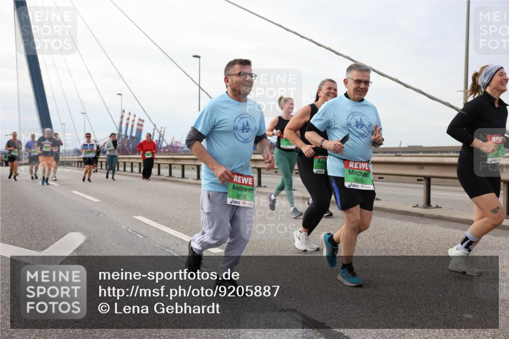 03.10.2025 - Köhlbrandbrückenlauf Lena Gebhardt http://msf.ph/oto/9205887 03.10.2025 16:02:54 Position 2 20, 24, 9276, 20, 9278 meine-sportfotos.de