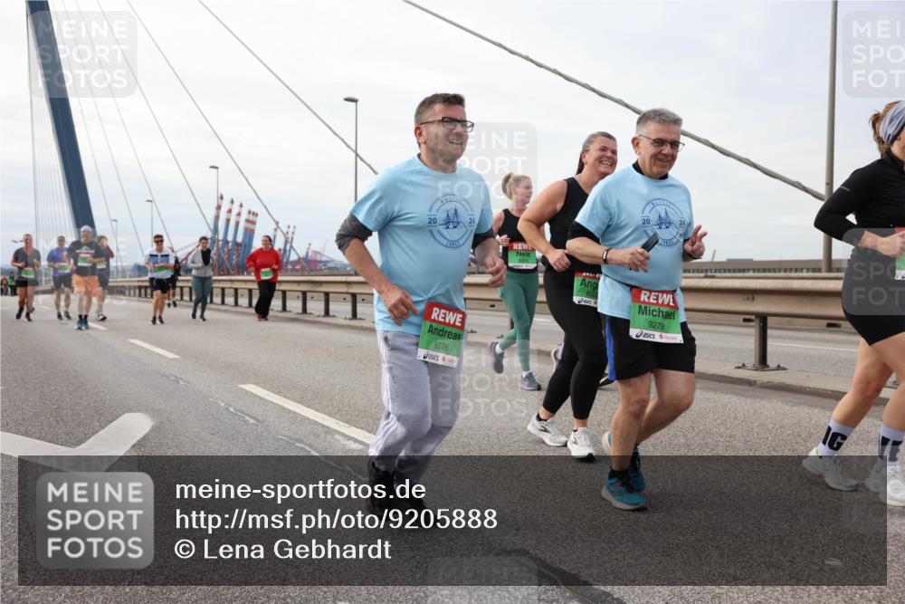 03.10.2025 - Köhlbrandbrückenlauf Lena Gebhardt http://msf.ph/oto/9205888 03.10.2025 16:02:54 Position 2 20, 24, 9276, 8394, 20, 24, 9278 meine-sportfotos.de