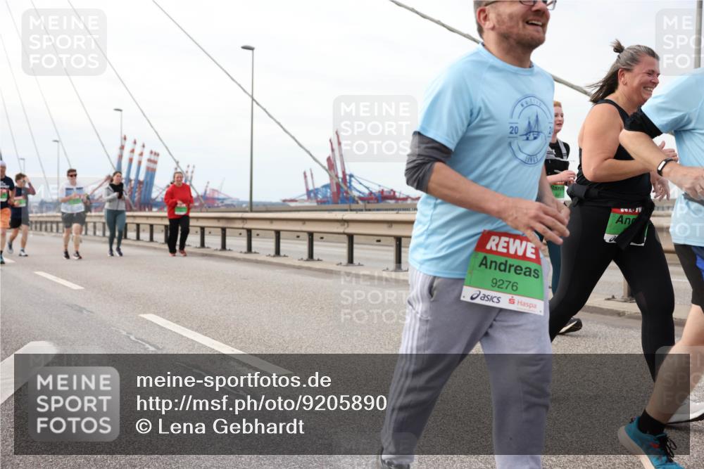 03.10.2025 - Köhlbrandbrückenlauf Lena Gebhardt http://msf.ph/oto/9205890 03.10.2025 16:02:54 Position 2 20, 9276 meine-sportfotos.de