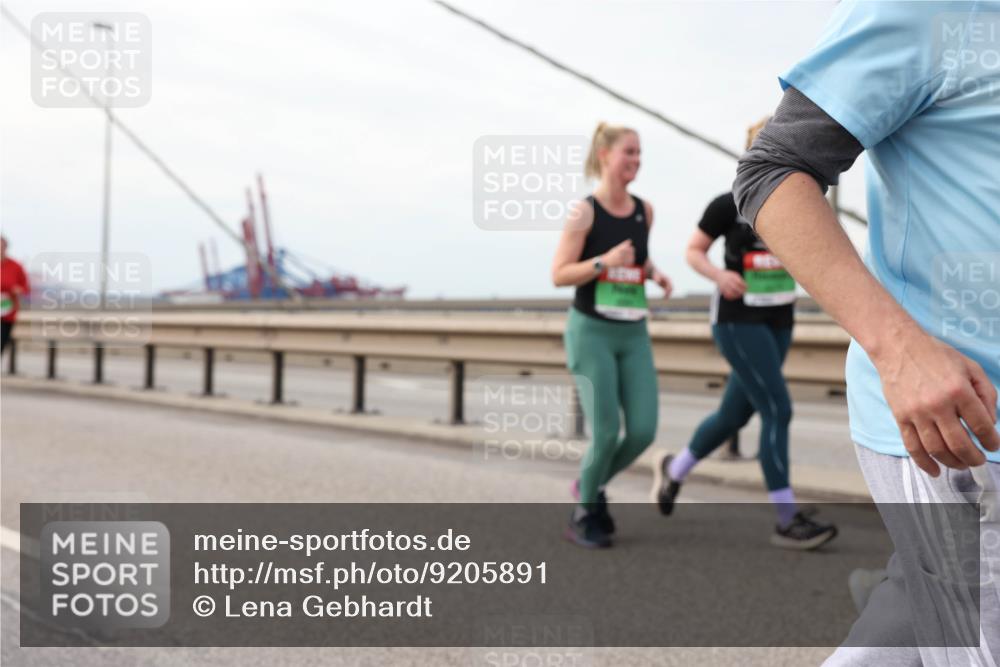 03.10.2025 - Köhlbrandbrückenlauf Lena Gebhardt http://msf.ph/oto/9205891 03.10.2025 16:02:55 Position 2  meine-sportfotos.de