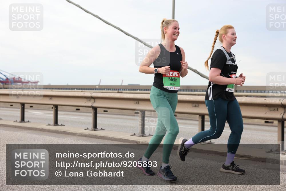 03.10.2025 - Köhlbrandbrückenlauf Lena Gebhardt http://msf.ph/oto/9205893 03.10.2025 16:02:55 Position 2 8394 meine-sportfotos.de